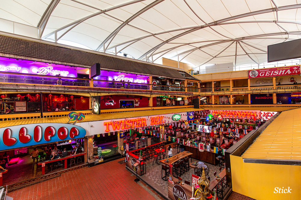 Nana Plaza has 3 bars with very similar names – Twister, TwisterBar, TwisterBKK. 