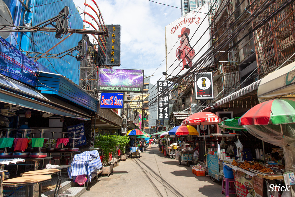 Soi Cowboy is quiet by day….how much busier is it at night? 