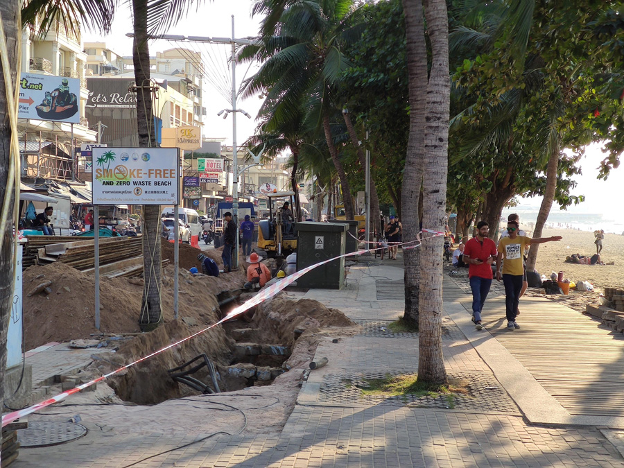 Pattaya Beach Road…it’s high season, and it’s a mess! Photo kindly provided by a reader. 