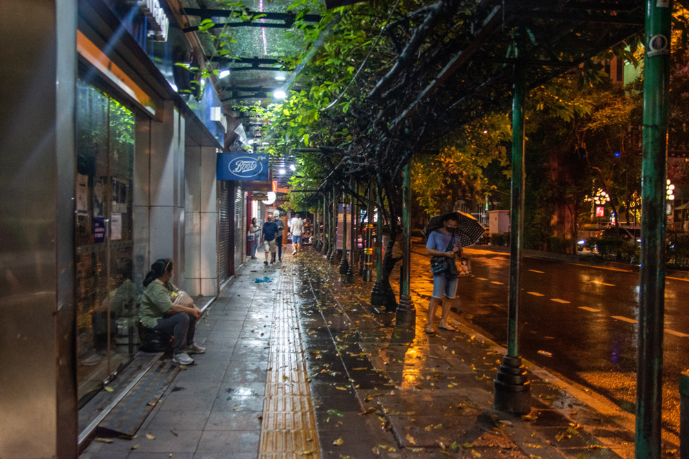A rainy Friday night on Sukhumvit. Photo credits: John Mango.