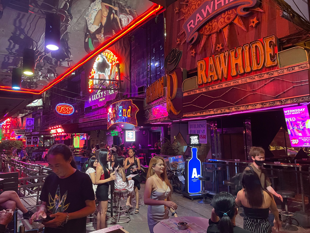 Things are picking up on Soi Cowboy.